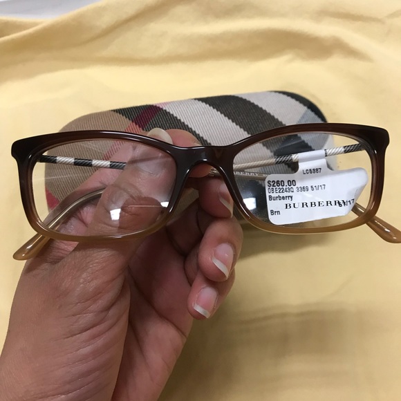💯 Authentic Burberry eyeglasses frame w/plaid arm - Picture 2 of 7